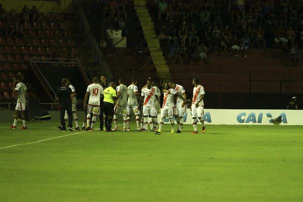 O River-PI somou 13 pontos na primeira fase, estando no mesmo grupo que o Sport. Engrossou o jogo na Ilha do Retiro, empatando com o Leo em 2 a 2. Trocou o tcnico Waldemar Lemos por Eduardo Hungaro. E se manteve bem no Nordesto, apesar do elenco modesto e sem grandes destaques. Na temporada, a equipe fez 14 jogos, com 6 vitrias, 5 empates e 3 derrotas, com 54,7% de aproveitamento.