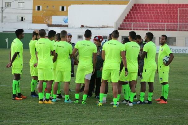 O River-PI somou 13 pontos na primeira fase, estando no mesmo grupo que o Sport. Engrossou o jogo na Ilha do Retiro, empatando com o Leo em 2 a 2. Trocou o tcnico Waldemar Lemos por Eduardo Hungaro. E se manteve bem no Nordesto, apesar do elenco modesto e sem grandes destaques. Na temporada, a equipe fez 14 jogos, com 6 vitrias, 5 empates e 3 derrotas, com 54,7% de aproveitamento.