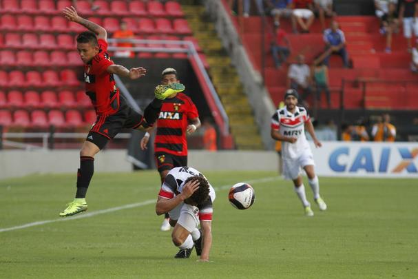 Enquanto o Santa Cruz optou por uma escalao reserva, o Leo surpreendeu ao ir para o clssico com o time titular nesta rodada do Estadual