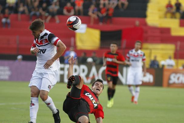 Enquanto o Santa Cruz optou por uma escalao reserva, o Leo surpreendeu ao ir para o clssico com o time titular nesta rodada do Estadual