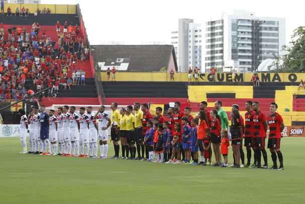 Enquanto o Santa Cruz optou por uma escalao reserva, o Leo surpreendeu ao ir para o clssico com o time titular nesta rodada do Estadual