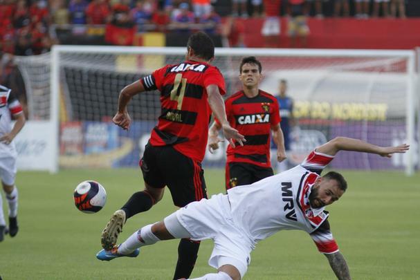 Enquanto o Santa Cruz optou por uma escalao reserva, o Leo surpreendeu ao ir para o clssico com o time titular nesta rodada do Estadual