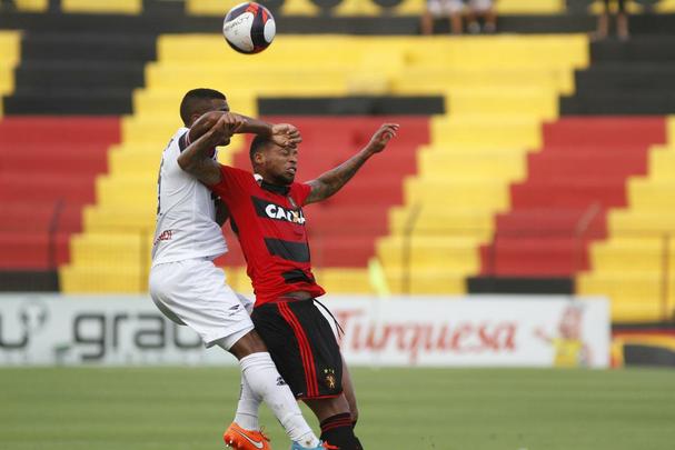 Enquanto o Santa Cruz optou por uma escalao reserva, o Leo surpreendeu ao ir para o clssico com o time titular nesta rodada do Estadual