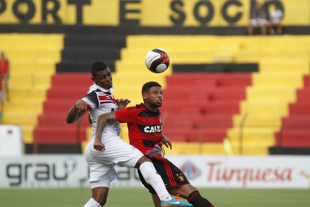 Enquanto o Santa Cruz optou por uma escalao reserva, o Leo surpreendeu ao ir para o clssico com o time titular nesta rodada do Estadual