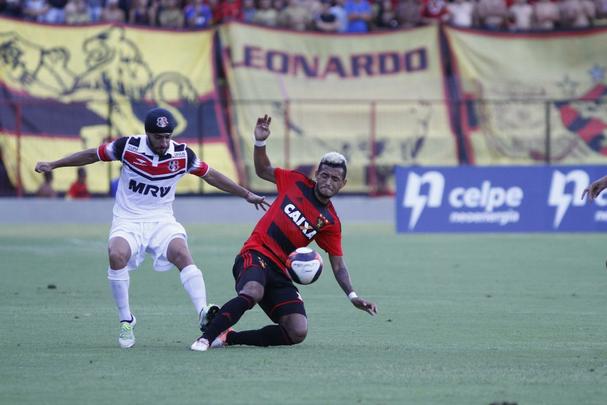 Enquanto o Santa Cruz optou por uma escalao reserva, o Leo surpreendeu ao ir para o clssico com o time titular nesta rodada do Estadual