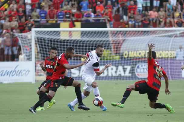 Enquanto o Santa Cruz optou por uma escalao reserva, o Leo surpreendeu ao ir para o clssico com o time titular nesta rodada do Estadual