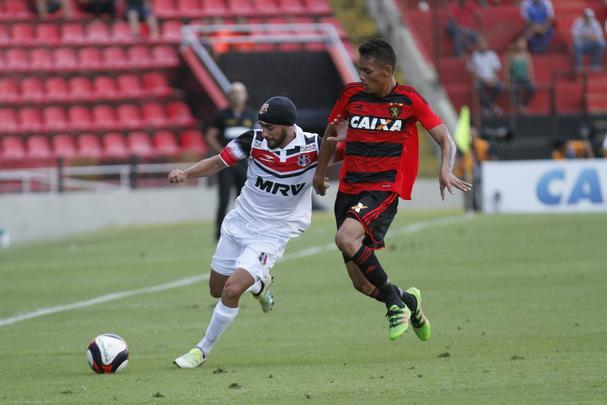 Enquanto o Santa Cruz optou por uma escalao reserva, o Leo surpreendeu ao ir para o clssico com o time titular nesta rodada do Estadual
