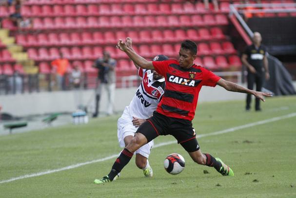 Enquanto o Santa Cruz optou por uma escalao reserva, o Leo surpreendeu ao ir para o clssico com o time titular nesta rodada do Estadual