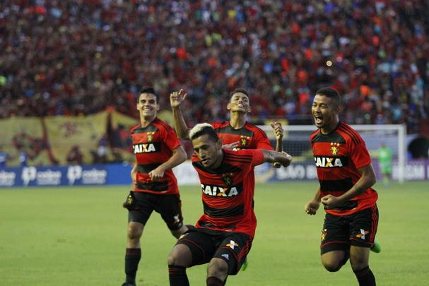 Enquanto o Santa Cruz optou por uma escalao reserva, o Leo surpreendeu ao ir para o clssico com o time titular nesta rodada do Estadual