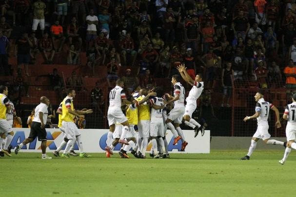 Enquanto o Santa Cruz optou por uma escalao reserva, o Leo surpreendeu ao ir para o clssico com o time titular nesta rodada do Estadual