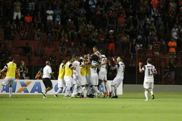 Enquanto o Santa Cruz optou por uma escalao reserva, o Leo surpreendeu ao ir para o clssico com o time titular nesta rodada do Estadual