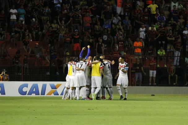 Enquanto o Santa Cruz optou por uma escalao reserva, o Leo surpreendeu ao ir para o clssico com o time titular nesta rodada do Estadual