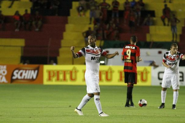 Enquanto o Santa Cruz optou por uma escalao reserva, o Leo surpreendeu ao ir para o clssico com o time titular nesta rodada do Estadual