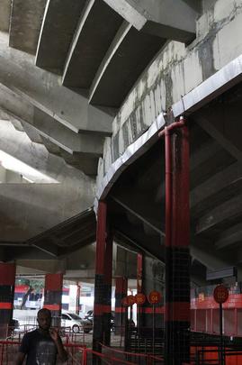 Eliminação das ferragens expostas e das infiltrações na arquibancada das sociais e no setor comum à torcida (acesso a bares e banheiros) está em fase final de obras. Setor é o primeiro a passar por recuperação