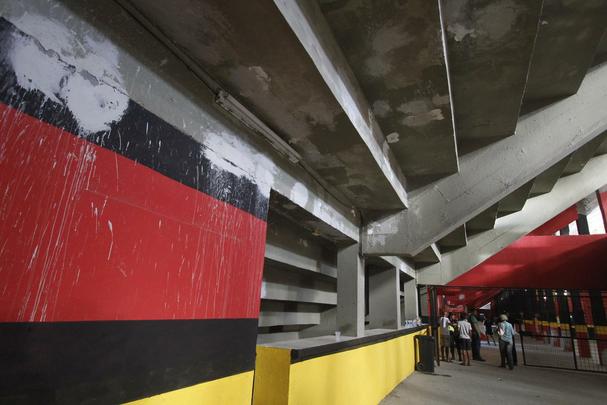 Eliminação das ferragens expostas e das infiltrações na arquibancada das sociais e no setor comum à torcida (acesso a bares e banheiros) está em fase final de obras. Setor é o primeiro a passar por recuperação
