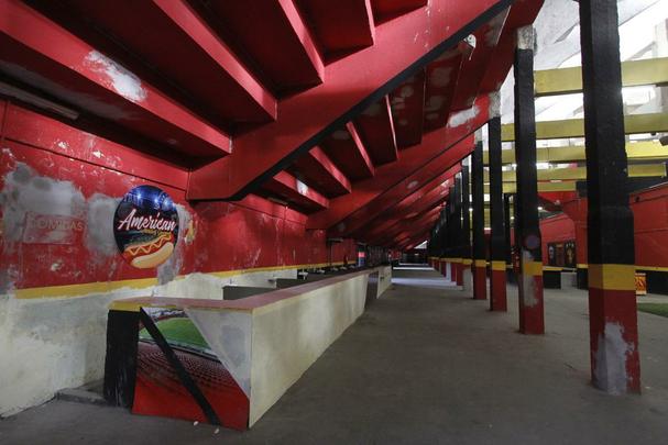 Bares das sociais também estão em fase final de obras. Além de adequar o local de acordo com a exigência da Vigilância Sanitária (com pelo menos uma torneia para cada quadrado), a bancada conta com um rebaixamento especial voltado para o atendimento aos cadeirantes