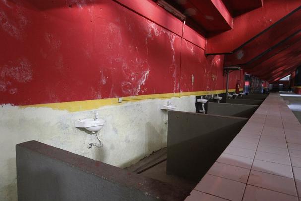 Bares das sociais também estão em fase final de obras. Além de adequar o local de acordo com a exigência da Vigilância Sanitária (com pelo menos uma torneia para cada quadrado), a bancada conta com um rebaixamento especial voltado para o atendimento aos cadeirantes