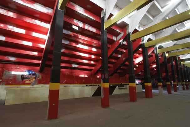 Bares das sociais também estão em fase final de obras. Além de adequar o local de acordo com a exigência da Vigilância Sanitária (com pelo menos uma torneia para cada quadrado), a bancada conta com um rebaixamento especial voltado para o atendimento aos cadeirantes