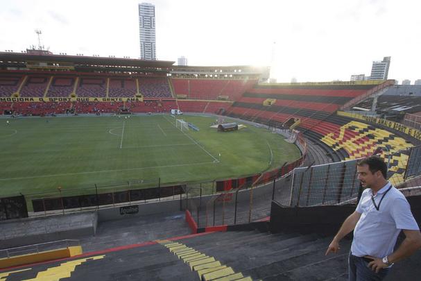 O Sport renovou a parceria com a Iquine e está novamente repintando a Ilha do Retiro. O clube deverá concluir a pintura em todos os setores do estádio nas próximas semanas