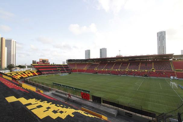 O Sport renovou a parceria com a Iquine e está novamente repintando a Ilha do Retiro. O clube deverá concluir a pintura em todos os setores do estádio nas próximas semanas