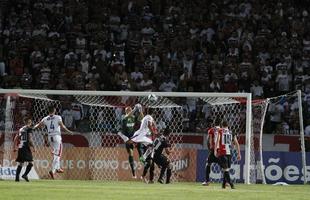 Com gol de Anderson Salles em cobrana de falta, o Santa Cruz garantiu a classificao s semifinais da Copa do Nordeste com uma vitria por 1 a 0 sobre o Itabaiana no Arruda