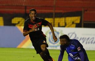 Na pen�ltima rodada do hexagonal do t�tulo no Pernambucano, Le�o escalou a equipe sub-20 para a partida, enquanto o Salgueiro, j� garantido como l�der da fase, entrou em campo com o time principal. Jo�o Victor marcou o primeiro gol contra, para o Salgueiro. �ndio e F�bio viraram o placar para o Le�o, mas �lvaro empatou o jogo novamente.