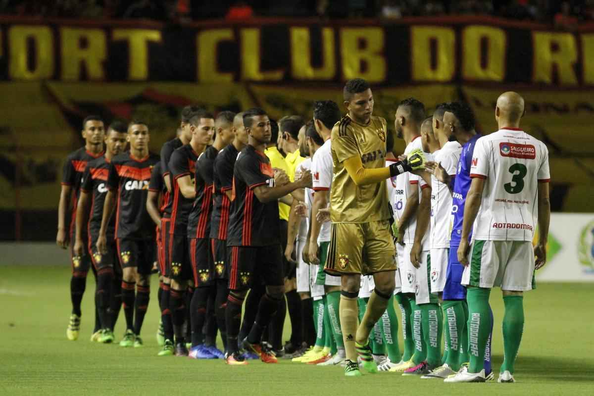 Na pen�ltima rodada do hexagonal do t�tulo no Pernambucano, Le�o escalou a equipe sub-20 para a partida, enquanto o Salgueiro, j� garantido como l�der da fase, entrou em campo com o time principal. Jo�o Victor marcou o primeiro gol contra, para o Salgueiro. �ndio e F�bio viraram o placar para o Le�o, mas �lvaro empatou o jogo novamente.