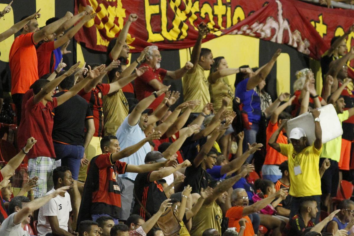 Na pen�ltima rodada do hexagonal do t�tulo no Pernambucano, Le�o escalou a equipe sub-20 para a partida, enquanto o Salgueiro, j� garantido como l�der da fase, entrou em campo com o time principal. Jo�o Victor marcou o primeiro gol contra, para o Salgueiro. �ndio e F�bio viraram o placar para o Le�o, mas �lvaro empatou o jogo novamente.