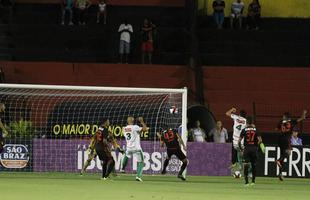 Na pen�ltima rodada do hexagonal do t�tulo no Pernambucano, Le�o escalou a equipe sub-20 para a partida, enquanto o Salgueiro, j� garantido como l�der da fase, entrou em campo com o time principal. Jo�o Victor marcou o primeiro gol contra, para o Salgueiro. �ndio e F�bio viraram o placar para o Le�o, mas �lvaro empatou o jogo novamente.