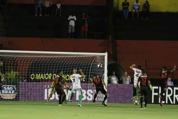 Na penltima rodada do hexagonal do ttulo no Pernambucano, Leo escalou a equipe sub-20 para a partida, enquanto o Salgueiro, j garantido como lder da fase, entrou em campo com o time principal. Joo Victor marcou o primeiro gol contra, para o Salgueiro. ndio e Fbio viraram o placar para o Leo, mas lvaro empatou o jogo novamente.