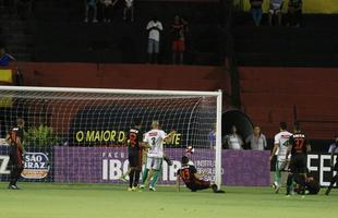 Na pen�ltima rodada do hexagonal do t�tulo no Pernambucano, Le�o escalou a equipe sub-20 para a partida, enquanto o Salgueiro, j� garantido como l�der da fase, entrou em campo com o time principal. Jo�o Victor marcou o primeiro gol contra, para o Salgueiro. �ndio e F�bio viraram o placar para o Le�o, mas �lvaro empatou o jogo novamente.