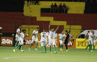 Na pen�ltima rodada do hexagonal do t�tulo no Pernambucano, Le�o escalou a equipe sub-20 para a partida, enquanto o Salgueiro, j� garantido como l�der da fase, entrou em campo com o time principal. Jo�o Victor marcou o primeiro gol contra, para o Salgueiro. �ndio e F�bio viraram o placar para o Le�o, mas �lvaro empatou o jogo novamente.