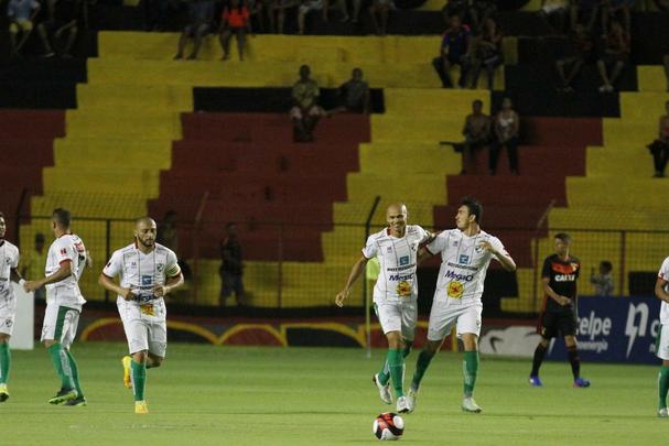 Na penltima rodada do hexagonal do ttulo no Pernambucano, Leo escalou a equipe sub-20 para a partida, enquanto o Salgueiro, j garantido como lder da fase, entrou em campo com o time principal. Joo Victor marcou o primeiro gol contra, para o Salgueiro. ndio e Fbio viraram o placar para o Leo, mas lvaro empatou o jogo novamente.