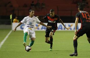 Na pen�ltima rodada do hexagonal do t�tulo no Pernambucano, Le�o escalou a equipe sub-20 para a partida, enquanto o Salgueiro, j� garantido como l�der da fase, entrou em campo com o time principal. Jo�o Victor marcou o primeiro gol contra, para o Salgueiro. �ndio e F�bio viraram o placar para o Le�o, mas �lvaro empatou o jogo novamente.