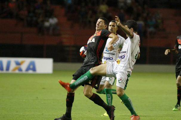 Na penltima rodada do hexagonal do ttulo no Pernambucano, Leo escalou a equipe sub-20 para a partida, enquanto o Salgueiro, j garantido como lder da fase, entrou em campo com o time principal. Joo Victor marcou o primeiro gol contra, para o Salgueiro. ndio e Fbio viraram o placar para o Leo, mas lvaro empatou o jogo novamente.