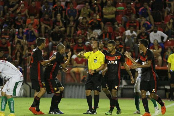 Na penltima rodada do hexagonal do ttulo no Pernambucano, Leo escalou a equipe sub-20 para a partida, enquanto o Salgueiro, j garantido como lder da fase, entrou em campo com o time principal. Joo Victor marcou o primeiro gol contra, para o Salgueiro. ndio e Fbio viraram o placar para o Leo, mas lvaro empatou o jogo novamente.