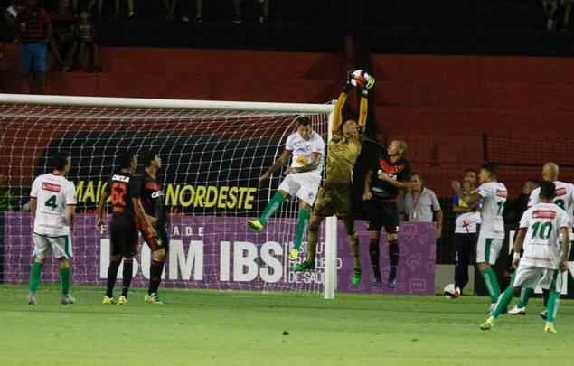 Na penltima rodada do hexagonal do ttulo no Pernambucano, Leo escalou a equipe sub-20 para a partida, enquanto o Salgueiro, j garantido como lder da fase, entrou em campo com o time principal. Joo Victor marcou o primeiro gol contra, para o Salgueiro. ndio e Fbio viraram o placar para o Leo, mas lvaro empatou o jogo novamente.