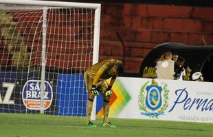 Na pen�ltima rodada do hexagonal do t�tulo no Pernambucano, Le�o escalou a equipe sub-20 para a partida, enquanto o Salgueiro, j� garantido como l�der da fase, entrou em campo com o time principal. Jo�o Victor marcou o primeiro gol contra, para o Salgueiro. �ndio e F�bio viraram o placar para o Le�o, mas �lvaro empatou o jogo novamente.