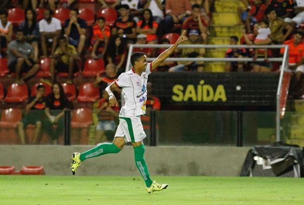 Na penltima rodada do hexagonal do ttulo no Pernambucano, Leo escalou a equipe sub-20 para a partida, enquanto o Salgueiro, j garantido como lder da fase, entrou em campo com o time principal. Joo Victor marcou o primeiro gol contra, para o Salgueiro. ndio e Fbio viraram o placar para o Leo, mas lvaro empatou o jogo novamente.