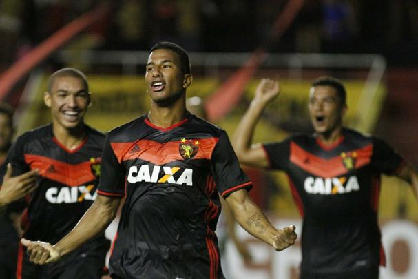 Na penltima rodada do hexagonal do ttulo no Pernambucano, Leo escalou a equipe sub-20 para a partida, enquanto o Salgueiro, j garantido como lder da fase, entrou em campo com o time principal. Joo Victor marcou o primeiro gol contra, para o Salgueiro. ndio e Fbio viraram o placar para o Leo, mas lvaro empatou o jogo novamente.