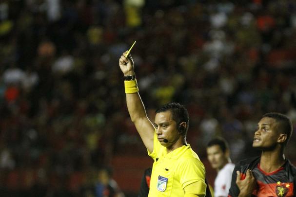Na penltima rodada do hexagonal do ttulo no Pernambucano, Leo escalou a equipe sub-20 para a partida, enquanto o Salgueiro, j garantido como lder da fase, entrou em campo com o time principal. Joo Victor marcou o primeiro gol contra, para o Salgueiro. ndio e Fbio viraram o placar para o Leo, mas lvaro empatou o jogo novamente.