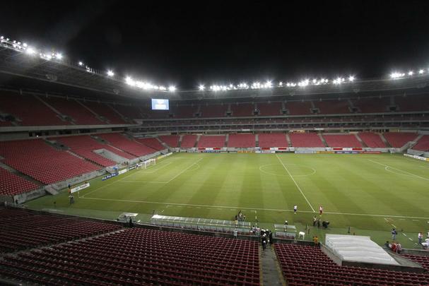 Em jogo tecnicamente fraco, Nutico e Central duelaram perante a uma Arena de Pernambuco s moscas pelo Campeonato Pernambucano