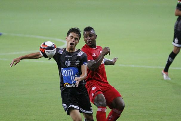 Em jogo tecnicamente fraco, Nutico e Central duelaram perante a uma Arena de Pernambuco s moscas pelo Campeonato Pernambucano