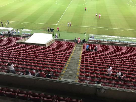 Em jogo tecnicamente fraco, Náutico e Central duelaram perante a uma Arena de Pernambuco às moscas pelo Campeonato Pernambucano