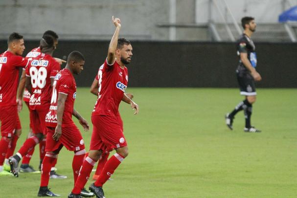 Em jogo tecnicamente fraco, Nutico e Central duelaram perante a uma Arena de Pernambuco s moscas pelo Campeonato Pernambucano