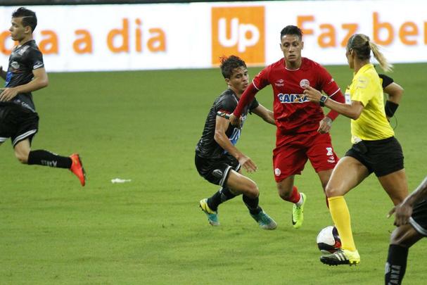 Em jogo tecnicamente fraco, Nutico e Central duelaram perante a uma Arena de Pernambuco s moscas pelo Campeonato Pernambucano