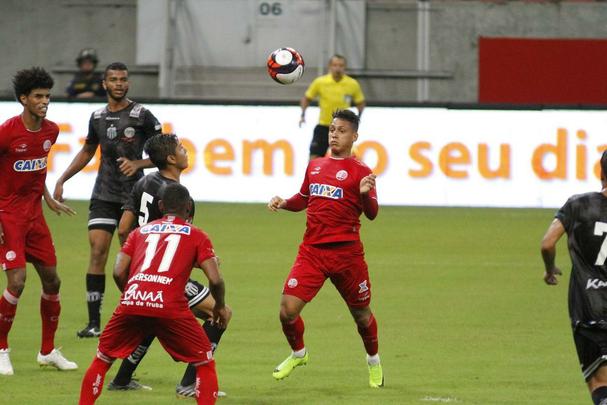 Em jogo tecnicamente fraco, Nutico e Central duelaram perante a uma Arena de Pernambuco s moscas pelo Campeonato Pernambucano