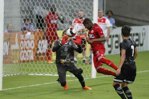 Em jogo tecnicamente fraco, Nutico e Central duelaram perante a uma Arena de Pernambuco s moscas pelo Campeonato Pernambucano
