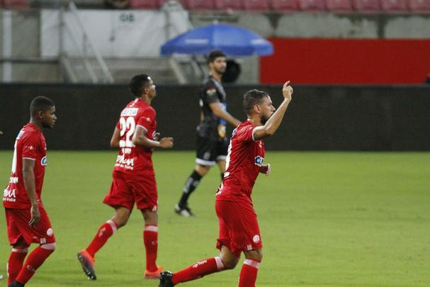Em jogo tecnicamente fraco, Nutico e Central duelaram perante a uma Arena de Pernambuco s moscas pelo Campeonato Pernambucano