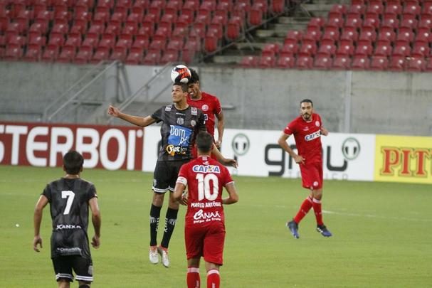 Em jogo tecnicamente fraco, Nutico e Central duelaram perante a uma Arena de Pernambuco s moscas pelo Campeonato Pernambucano